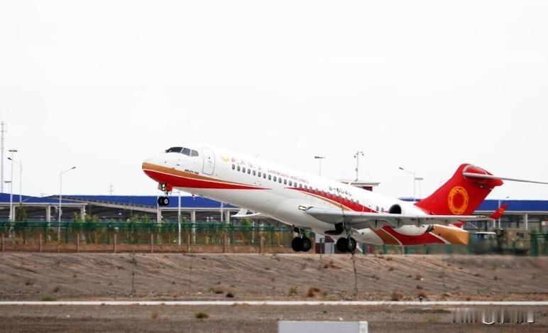 中国大飞机出海里程碑！柬国航签下20架C909大单

中国国产大飞机“走出去”迈