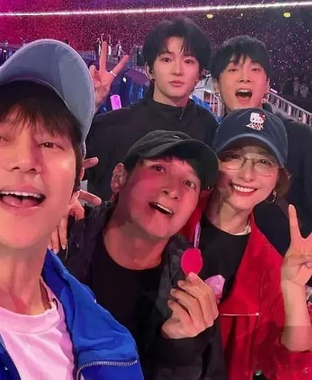 吴昕分享的穆祉丞。。。真的瘦了