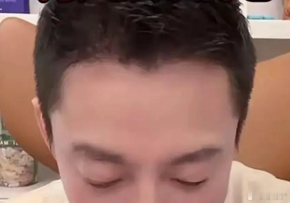 汪小菲收到闺女送的父亲节礼物哭成了狗。太不容易了，这么多年，这可能是汪小菲收到的