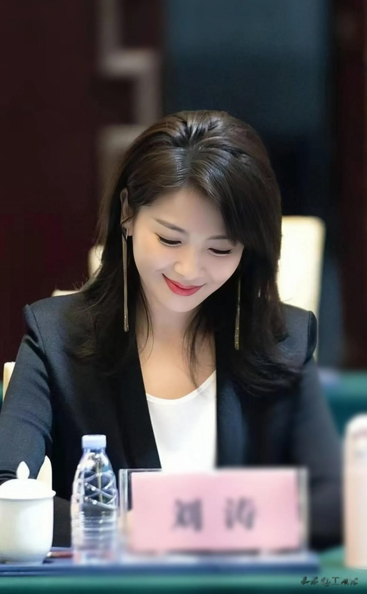 刘涛评价刘德华，开玩笑说:和他一起拍戏，应该是所有女演员的梦想，不过刚合作的时候