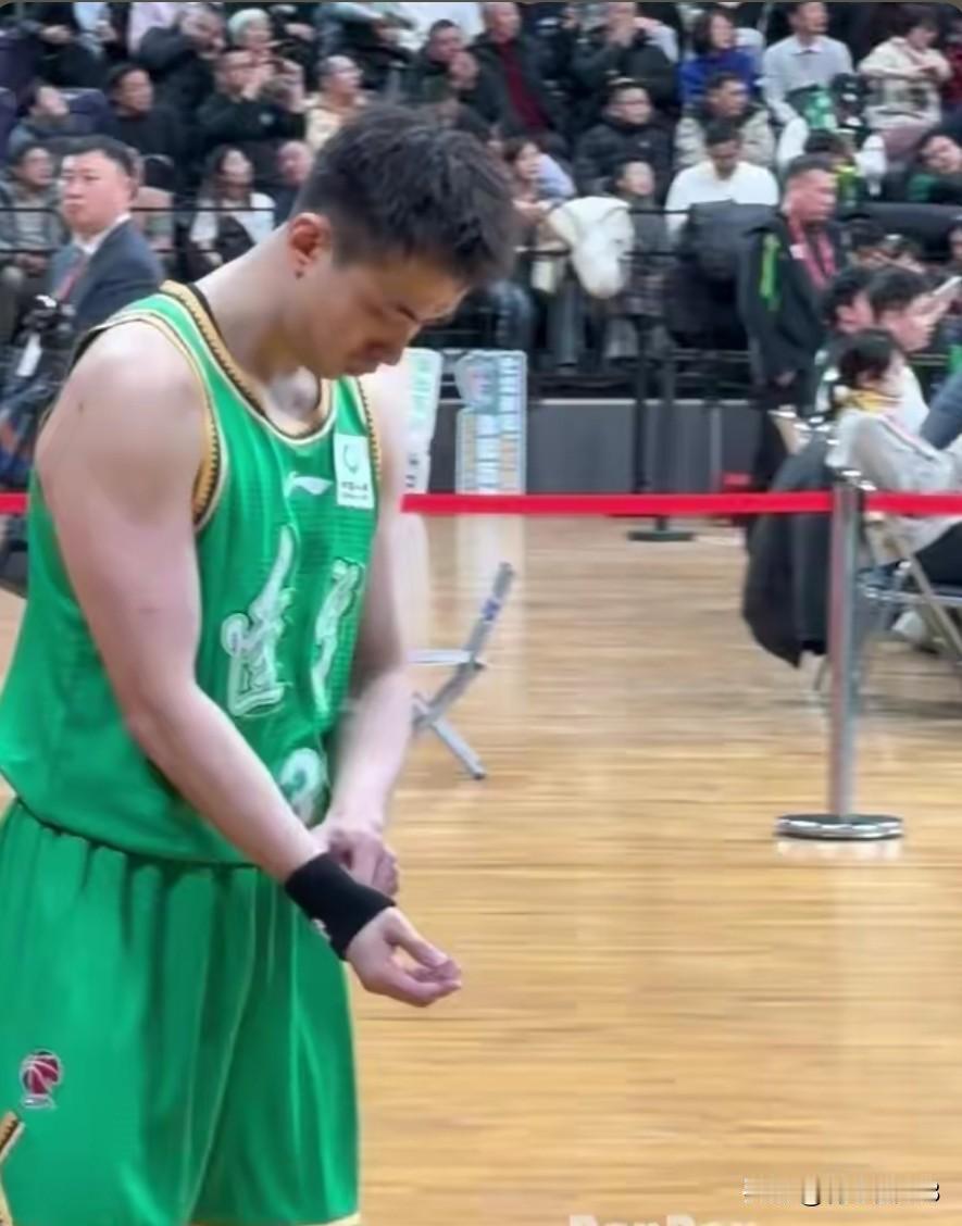 今年的辽宁男篮就是中下游实力，没有好的外援，就靠着赵继伟复出后能带领球队取得多几