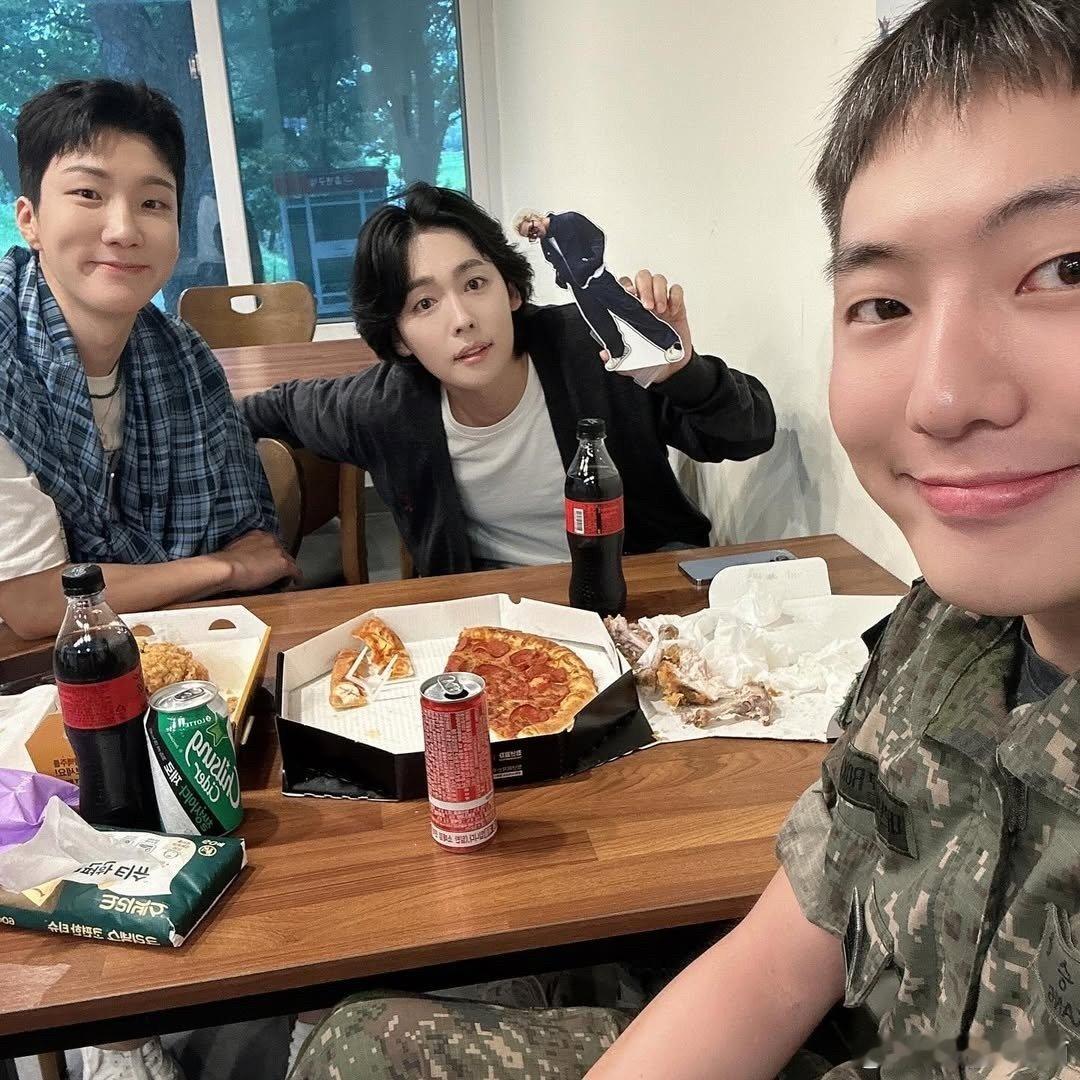 我真哭了，哥line之前去面会了对不对[泪][泪][泪] 