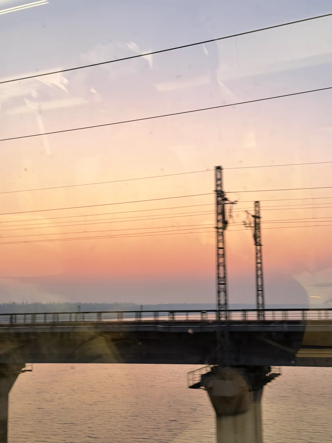 算了，和你们没坐过绿皮夜车的人说不清楚