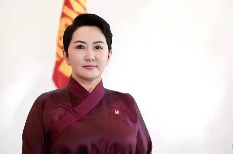 蒙古国的这位女外长，越了解越觉得她是当下国际舞台上难得的那批“清醒人”。

有时
