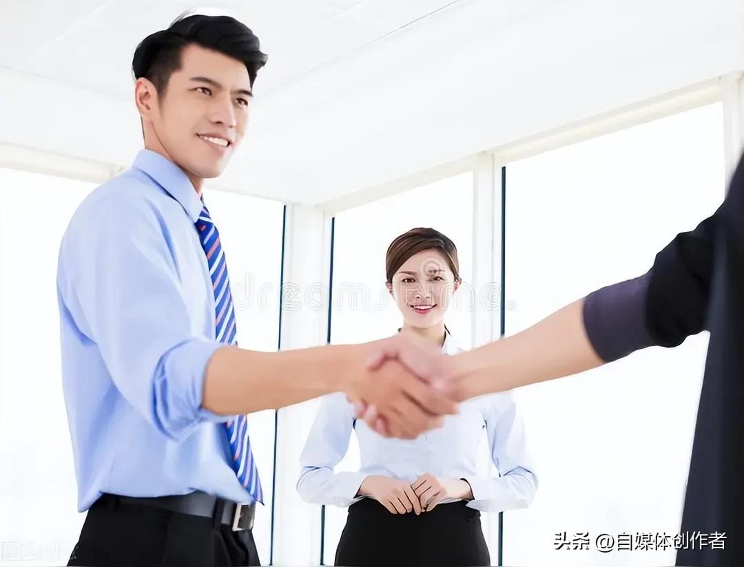 职场晋升的底层逻辑：别让苦干，拖垮你的向上之路
 
职场里最扎心的真相，从不是你