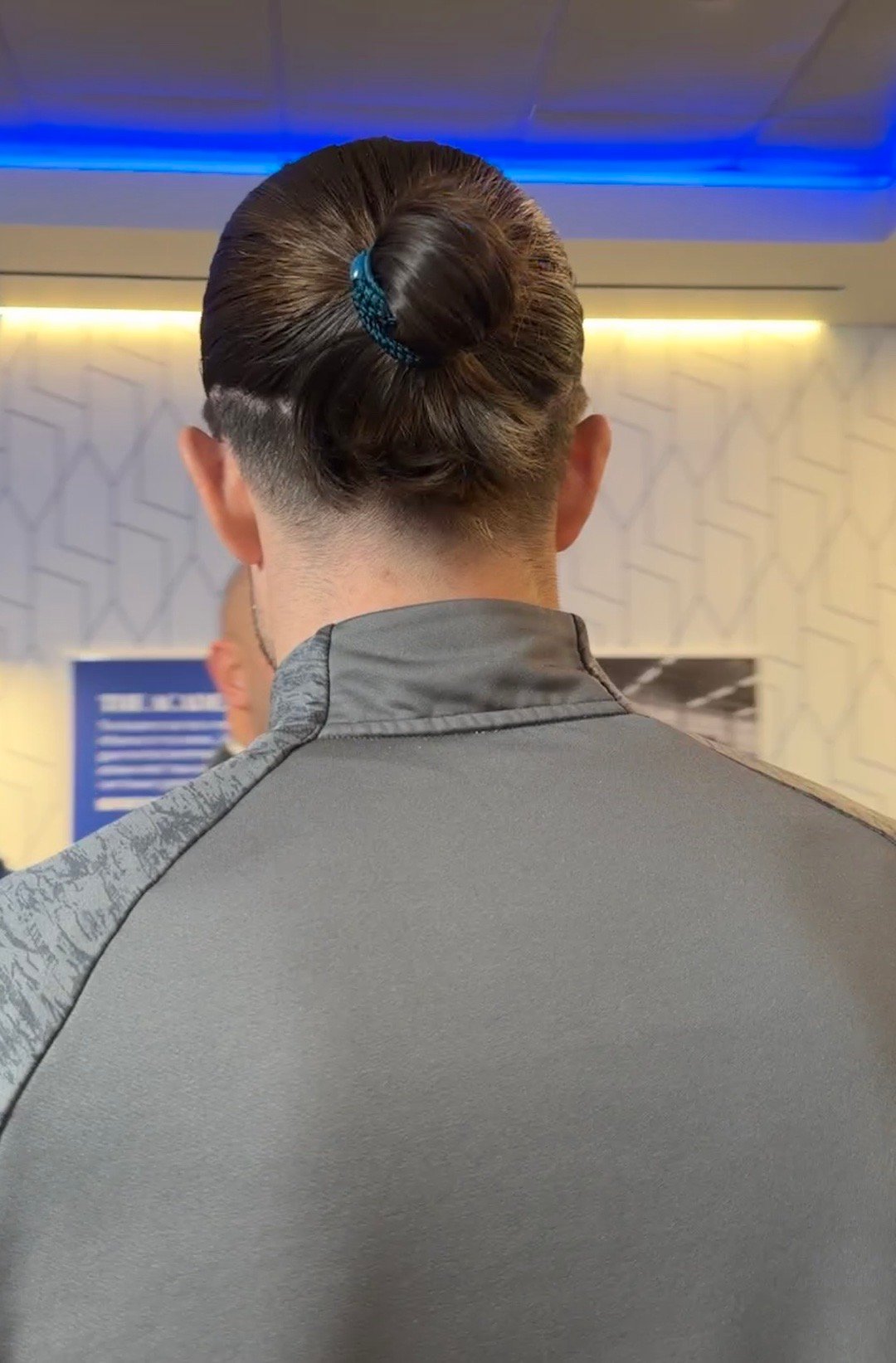 来发一点糖🍬格拉利什用的皮筋是哈兰德同款我一开始看着有点像就问了他一下，他说就