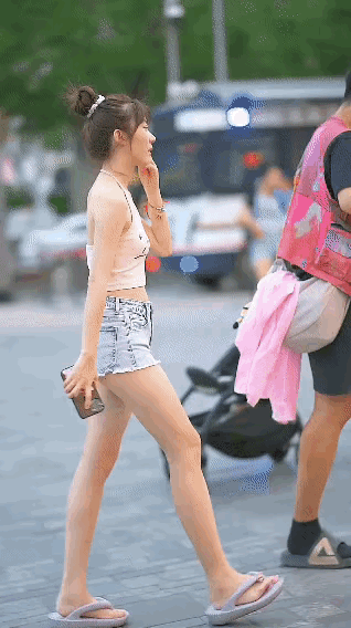 图一：夏天到了，小姐姐们的穿搭也变得时尚起来。
图二：健身和健美是两码事情，这些