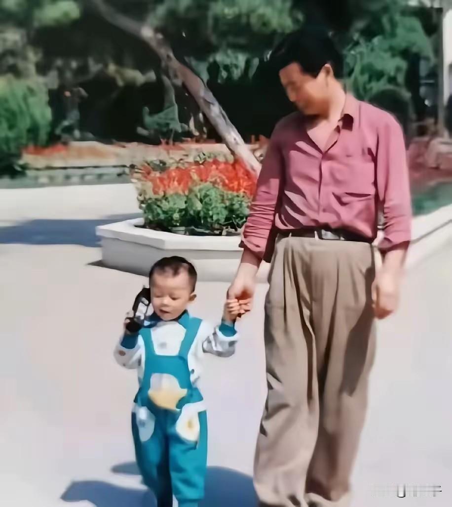老郭两口子打心眼里疼这个孩子，他们可能真的不知道这个孩子是别人家的。后来他认回亲