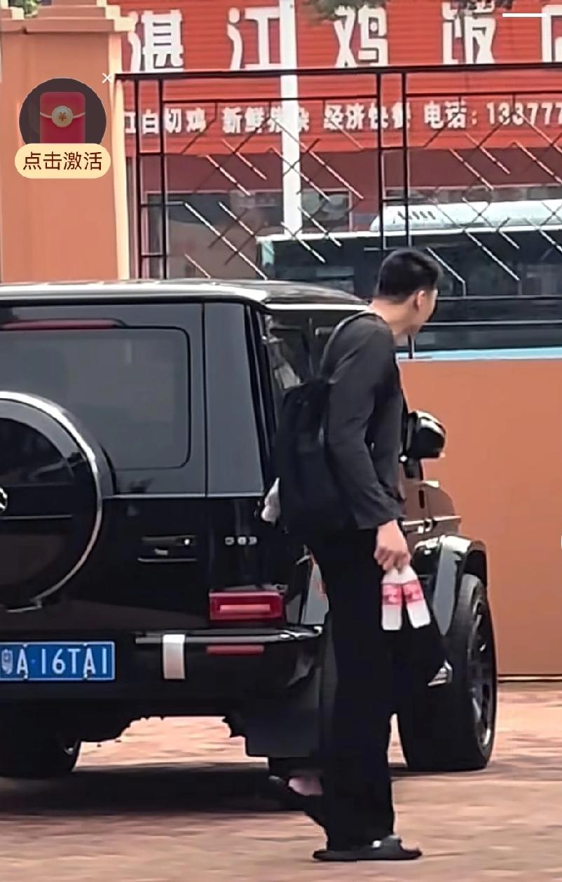 李炎哲抓四瓶水去训练，这能说明什么问题？

李炎哲、徐杰和刘传兴上赛季就给广东打