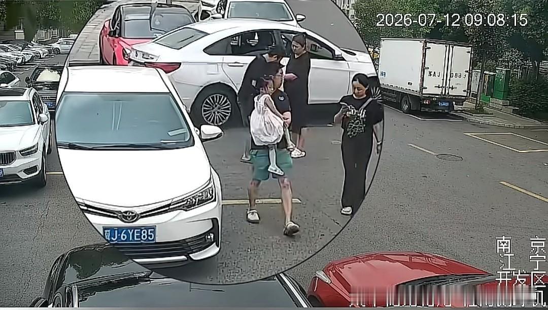 南京江宁的好心人芮武阳终于被大家找到，必须狠狠为这位黑衣大哥点赞！

7月12日