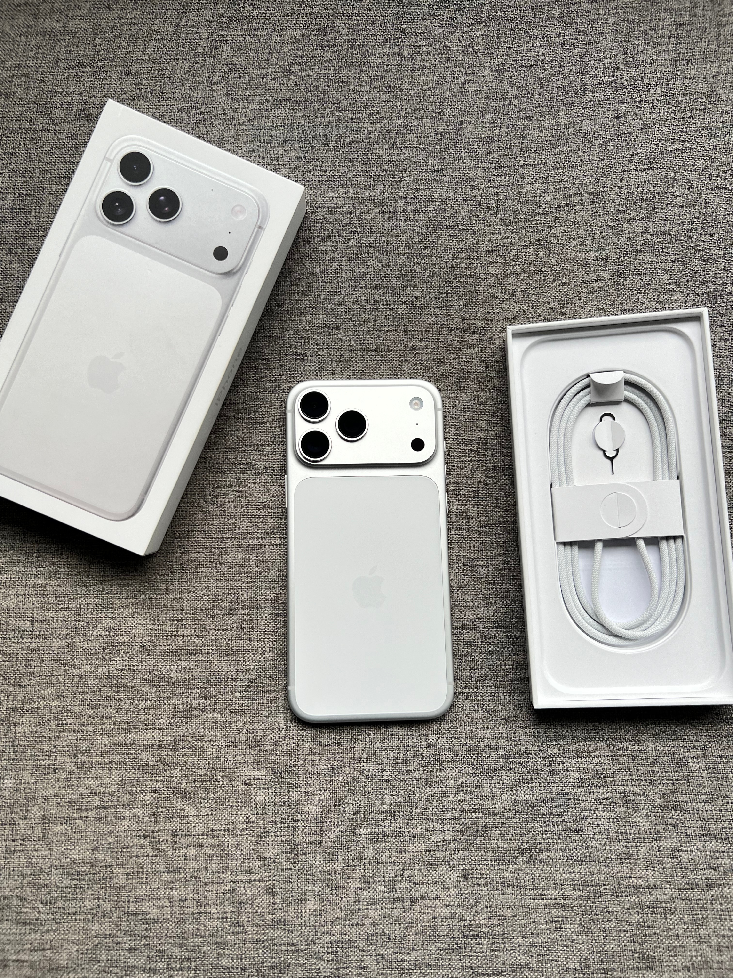 港版iPhone17 Pro Max 512G 银色，99新全套，三星G9N屏幕