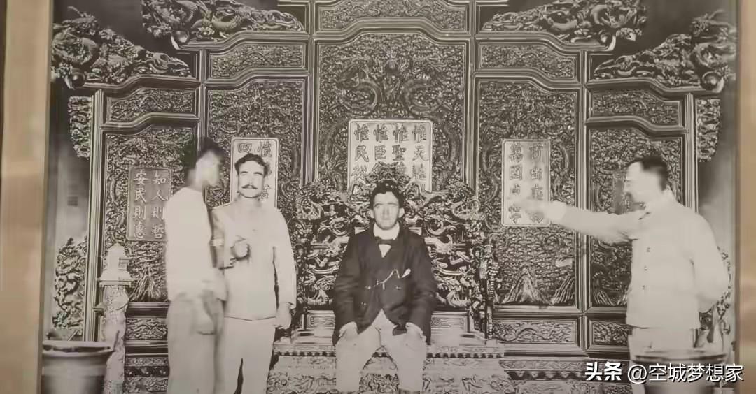 从曾经的一穷二白，到如今的昂首挺胸，
中国走了一条不容易的路。
别人有的，我们慢