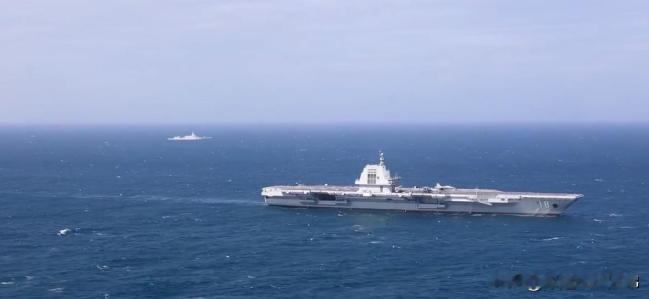 中国海军18号航空母舰福建舰，入列后首次出海训练，加速形成战斗力，舰载歼-15T