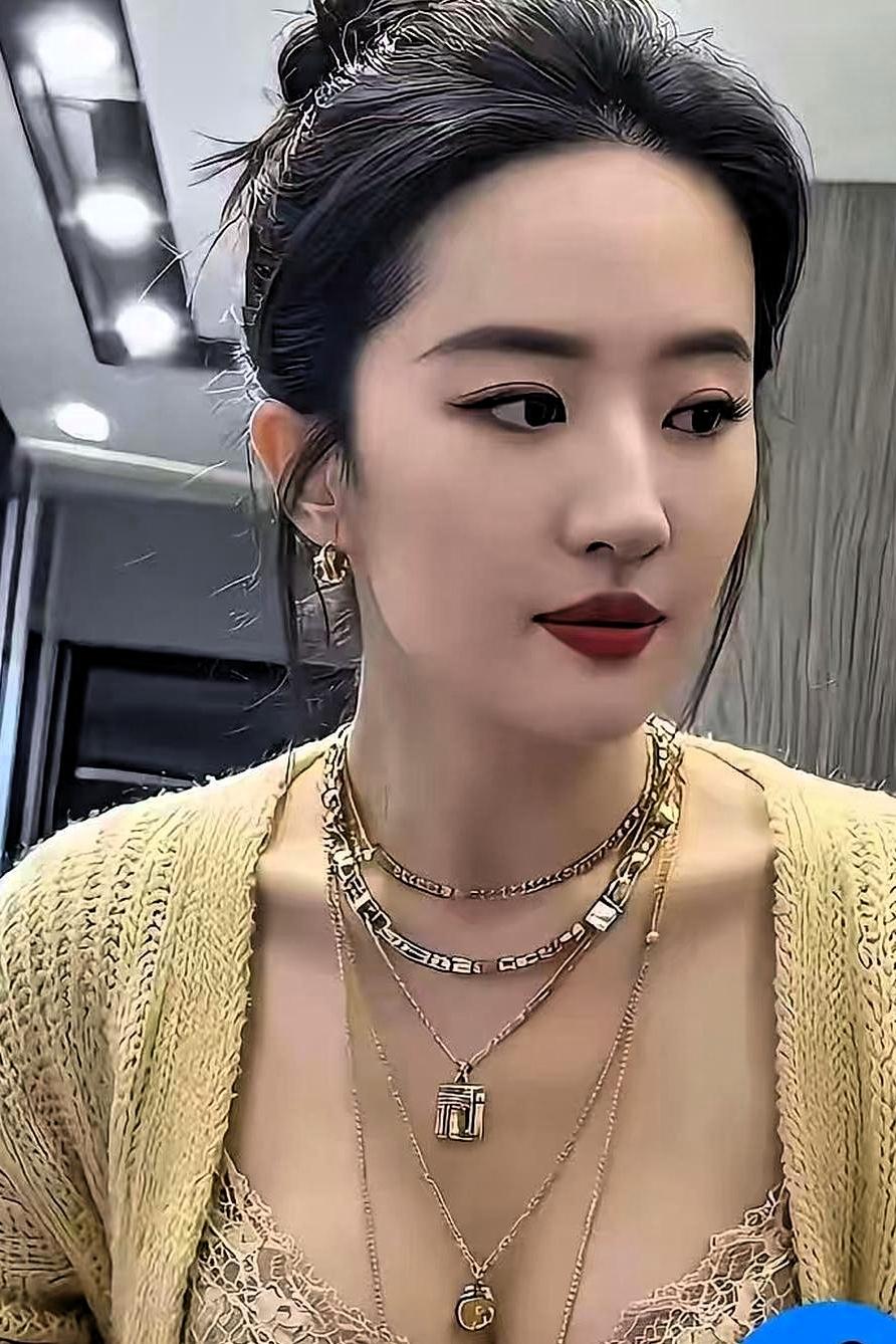 天仙至今单身，到底什么样的男人才配得上她说真的
女明星看多了，刘亦菲真的属于越品