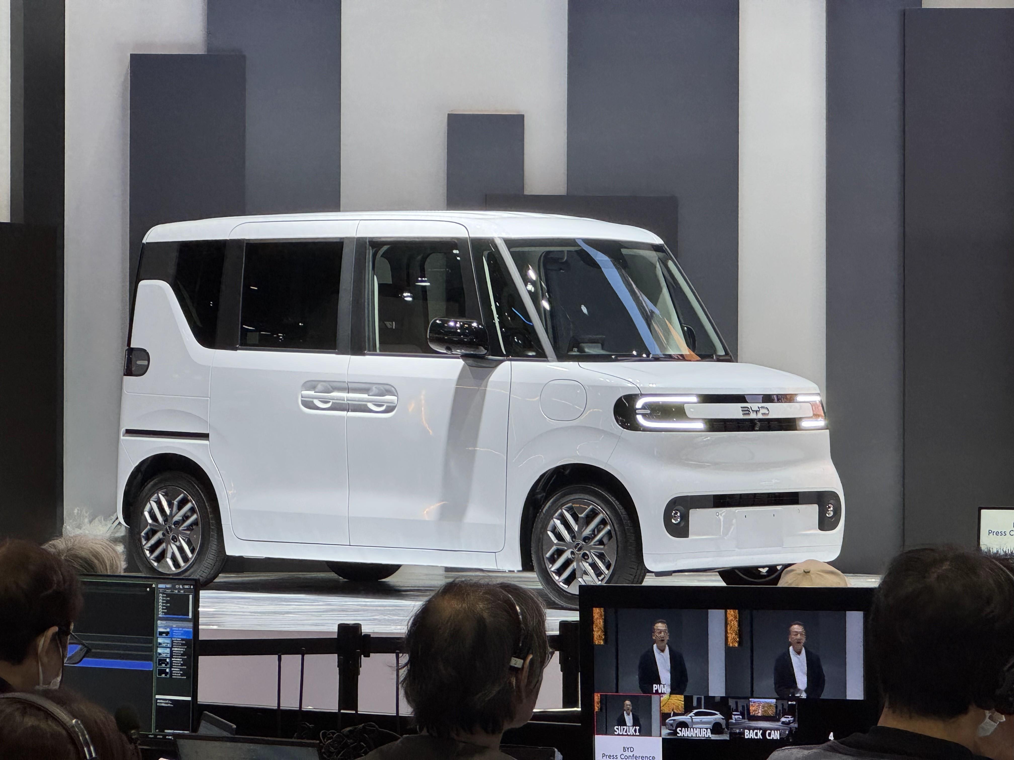 比亚迪全新纯电K-Car海外实车图，外观造型方正小巧专为日本市场打造，预计起售价