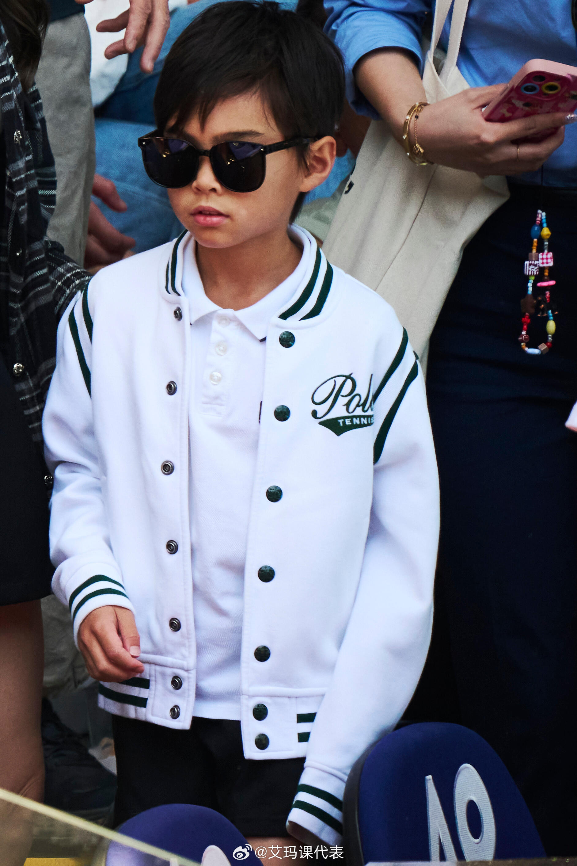 周杰伦昆凌8岁儿子正脸照周杰伦8岁儿子正脸照 周杰伦昆凌8岁儿子正脸照，像爸又像