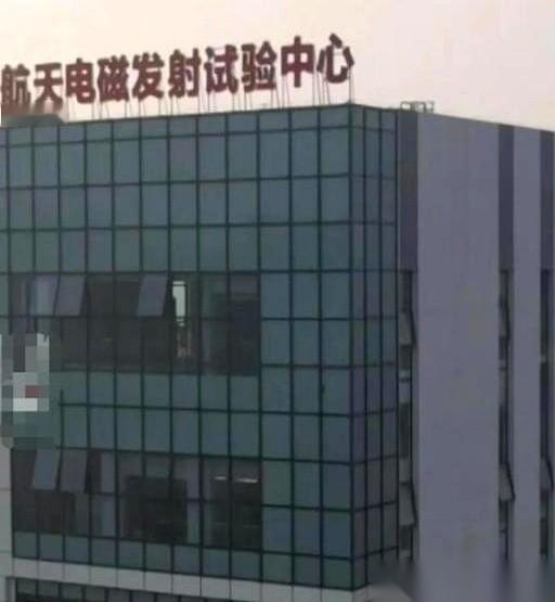 马伟明把一个想法甩在桌上，整个航天圈的空气都凝固了。
他说，在青藏高原，平均海拔