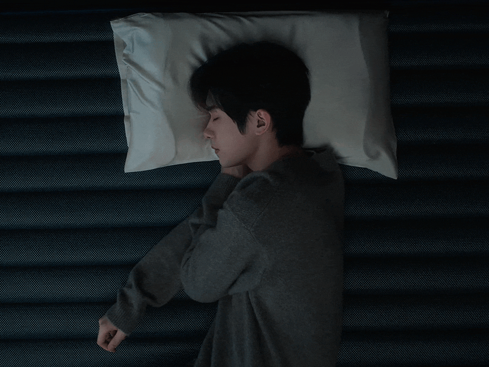 晚安，好梦。（假装睡觉） 