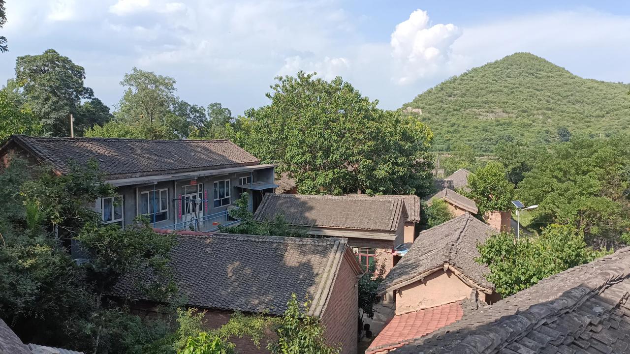 这里是山西黎城县东阳关镇的三街村，距离河北省仅1.8公里，典型的一脚跨两省地标村
