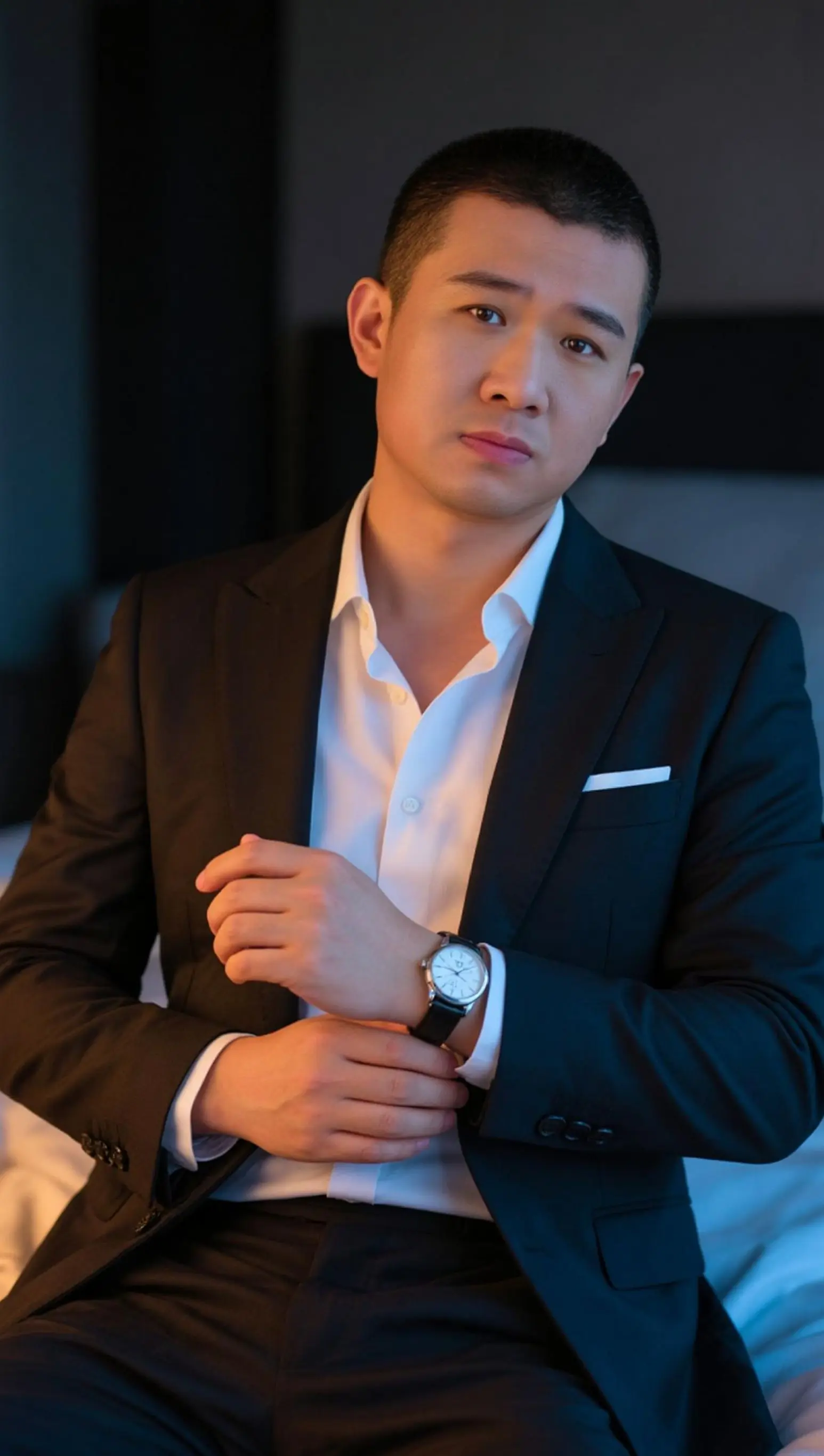 AI冷峻正装写真 ai创作