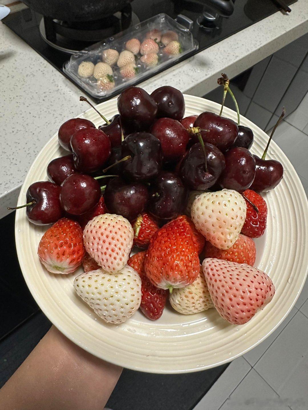 喜欢冬天❄️把草莓和车厘子吃到撑！ 
