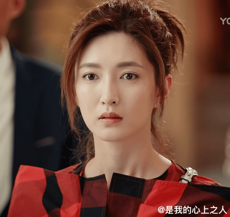 #动图[超话]# 对这个眼神印象很深————恋爱先生 江疏影 ​​​
