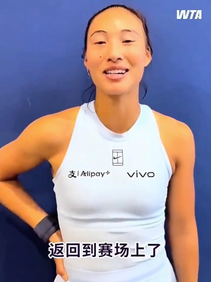 大家好，我是郑钦文。谢谢大家一直以来对我的鼓励和支持，现在我终于返回到赛场上了。