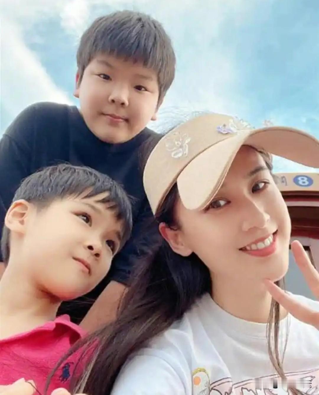 杨子分享孩子近况，24岁女儿在上海任教，儿子安迪5个月减重50斤 ​
