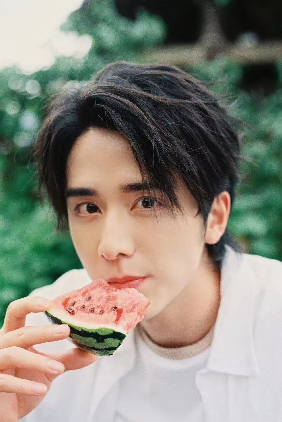 张新成[超话]张新成新专辑不适应症家人们谁懂啊，张新成要出新专辑《不适应症》了！
