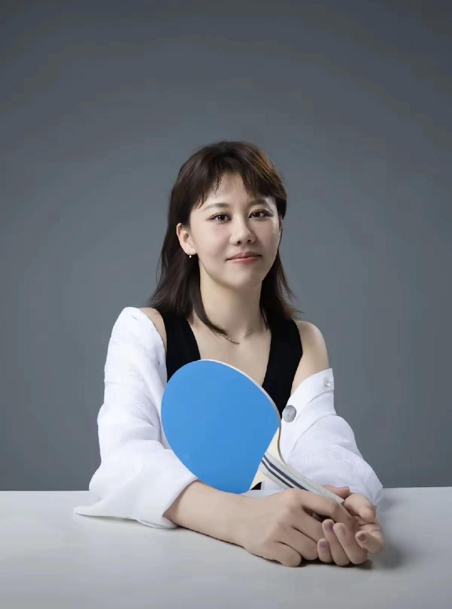 陈幸同，1997年生于辽宁沈阳，国乒女队主力，右手横板，打法稳健全面。曾获世界杯