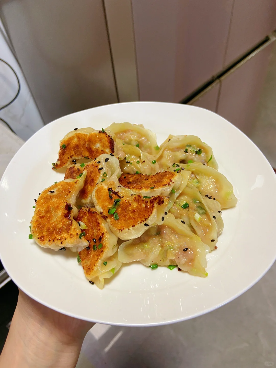 会爆汁的三鲜饺子🥟脆底煎饺酥脆又多汁😋