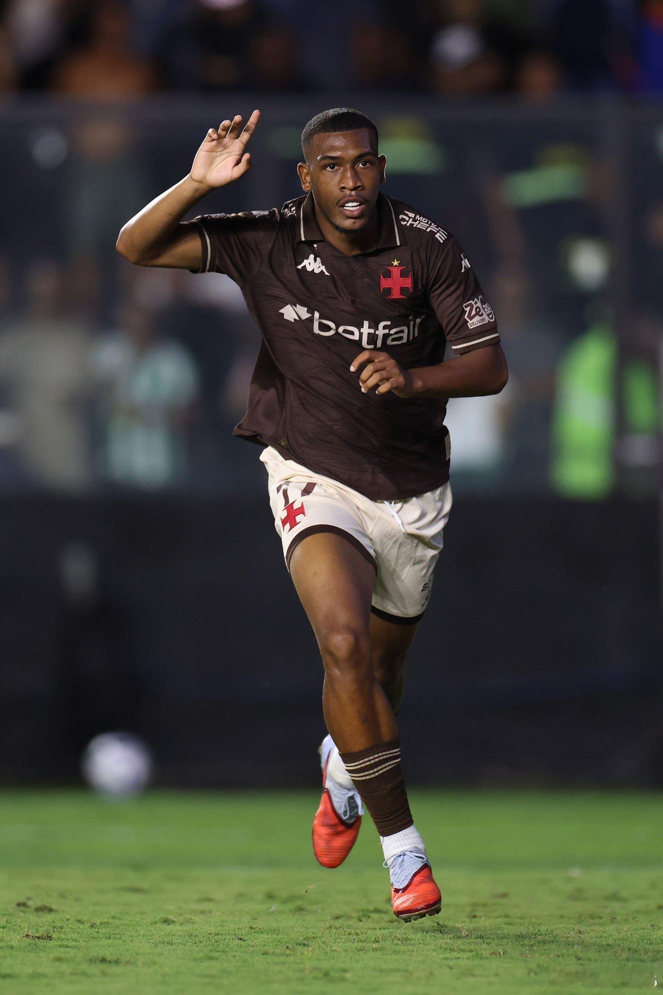 🚨拜仁慕尼黑持續關注瓦斯科達伽馬前鋒——19歲的雷安（Rayan），近期更加強