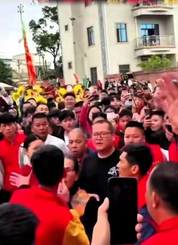 这世上有些事儿还真别不信邪，尤其是在传统祭祀这种庄重场合。
 
最近妈祖巡游这件