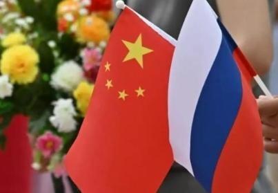 俄罗斯再这样被耗下去，会不会亡国？亡不亡国的，我不知道。但泽连斯基多撑一天，咱们