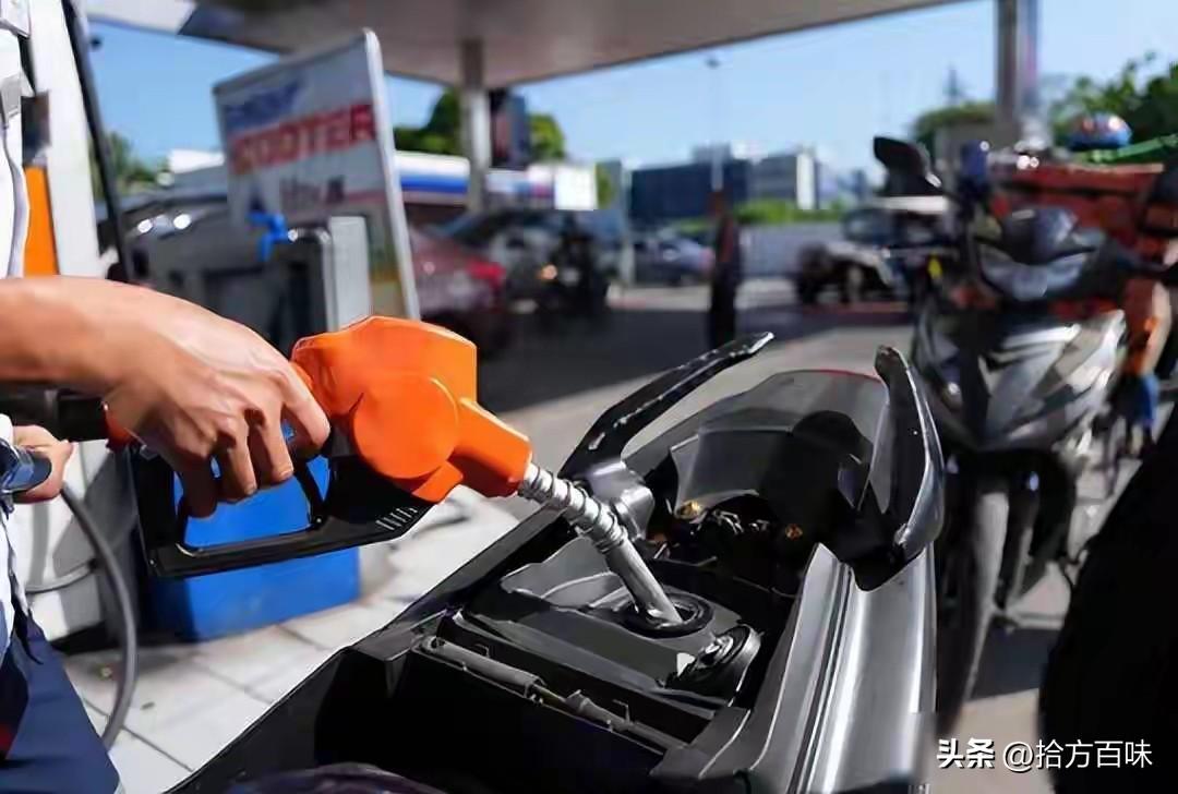 3月24日零点油价开始大幅上调，为了省点钱，也为了不在23日排队加油，所以21日