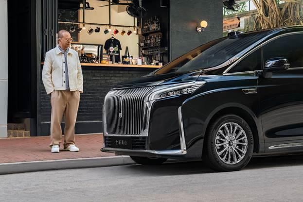 邓男子在保定爱情广场的交车现场分享的用车体验，为高山的产品力提供了有力的证明。这