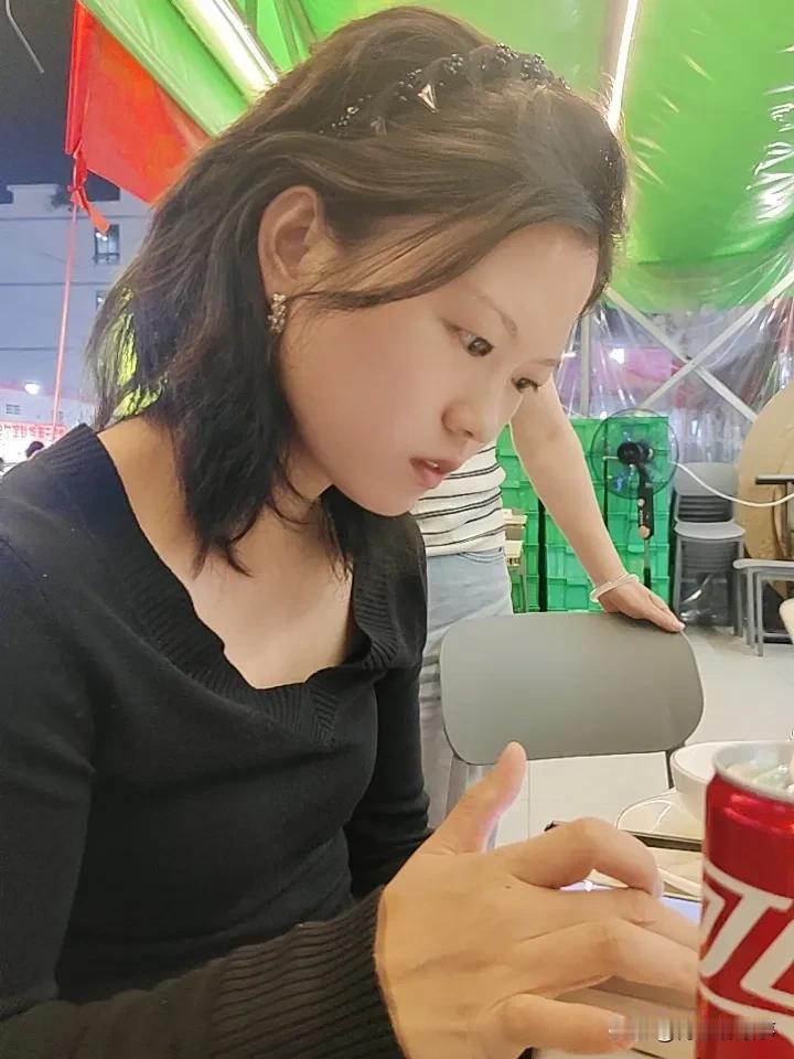 她像不像妈祖姑娘？......慈祐妈祖