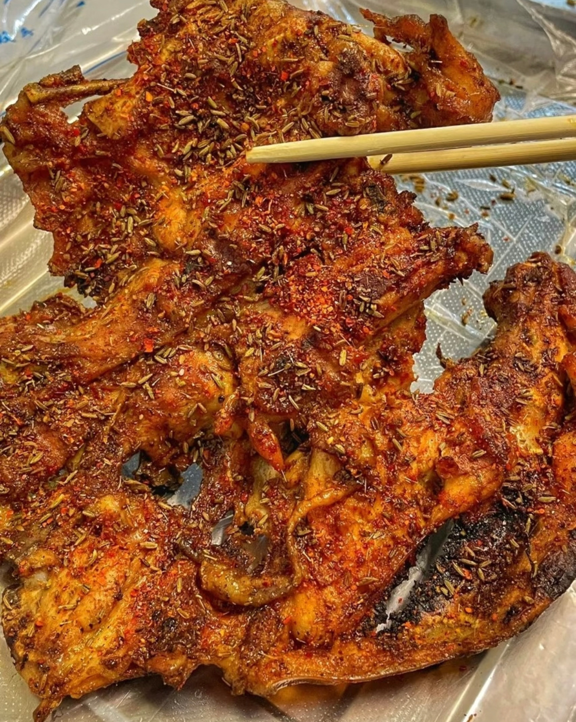 一直不理解鸡架这种食物鸡架多好吃啊一口下去酸酸辣辣甜甜的家人们今天晚餐都吃什么了