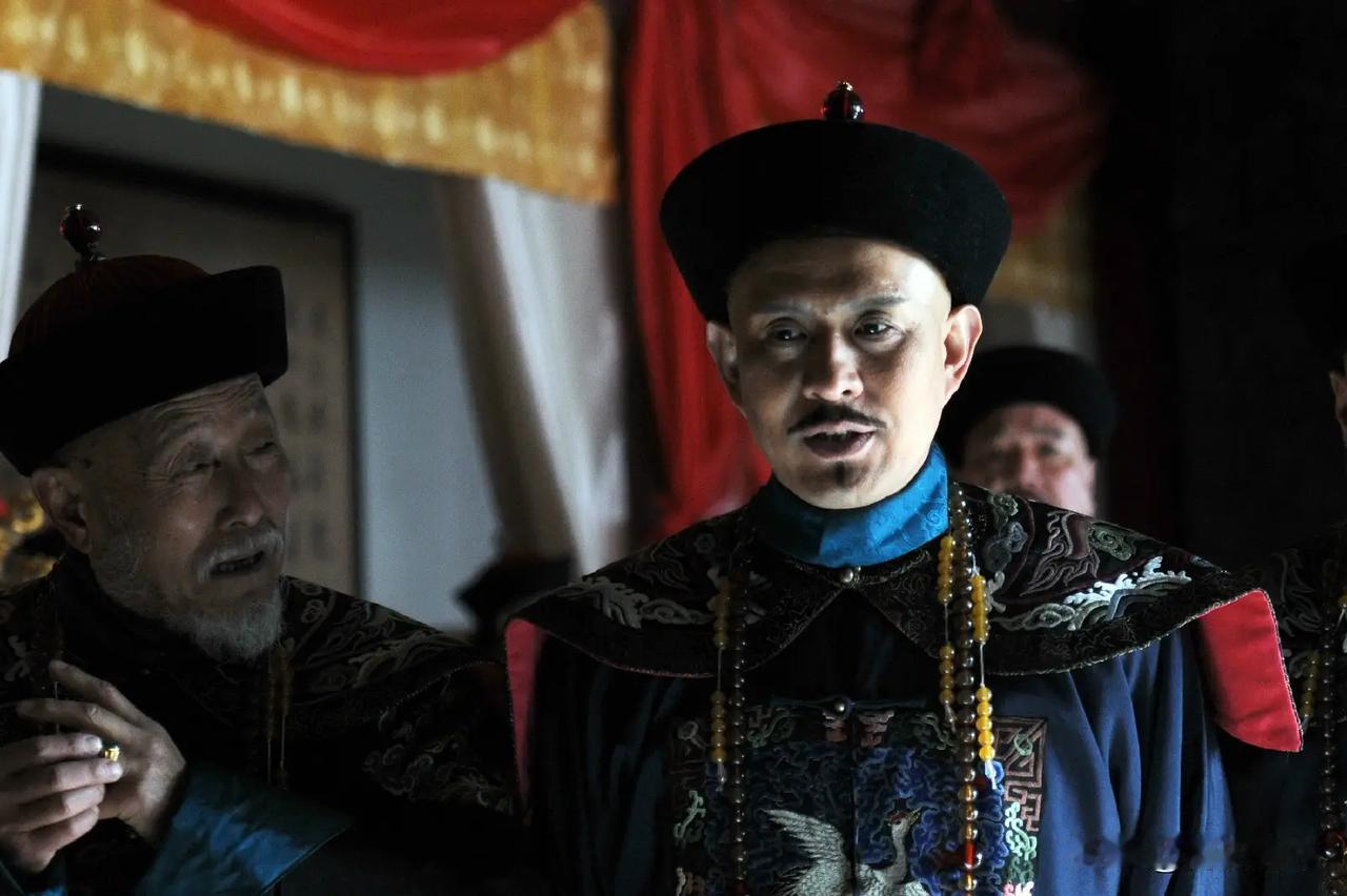 乾隆四十五年，云贵总督李侍尧因贪污事发，顺利拿到了斩立决。

乾隆四十五年的初秋