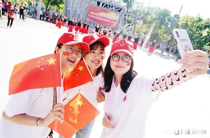 我超为自己的祖国骄傲！就说十五运会，澳门志愿者陈小冰在开幕式上热泪盈眶，为国家感