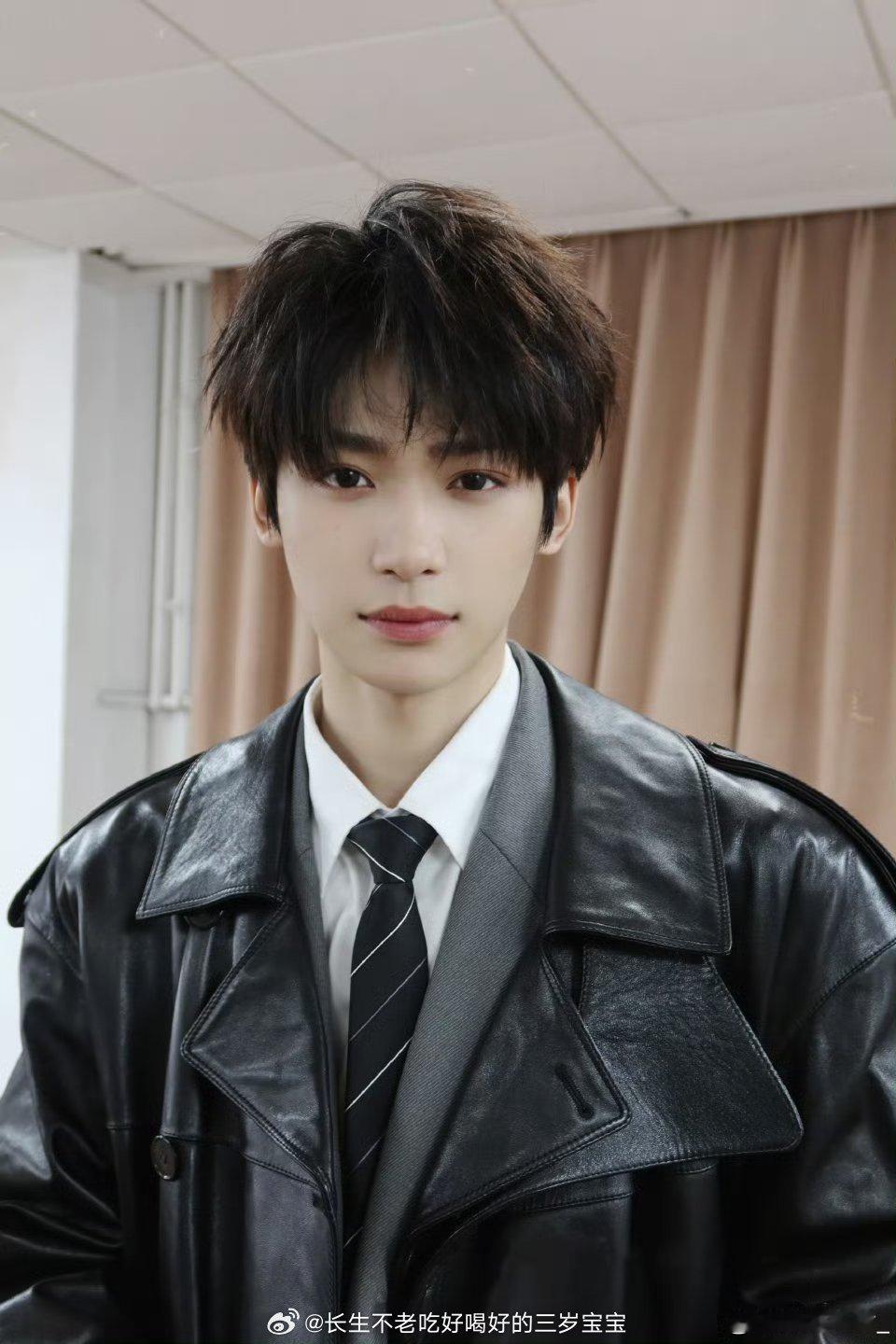 梓渝不参加微博之夜那我们就厦门见。你好好准备舞台，我们好好准备呐喊。一言为定！ 