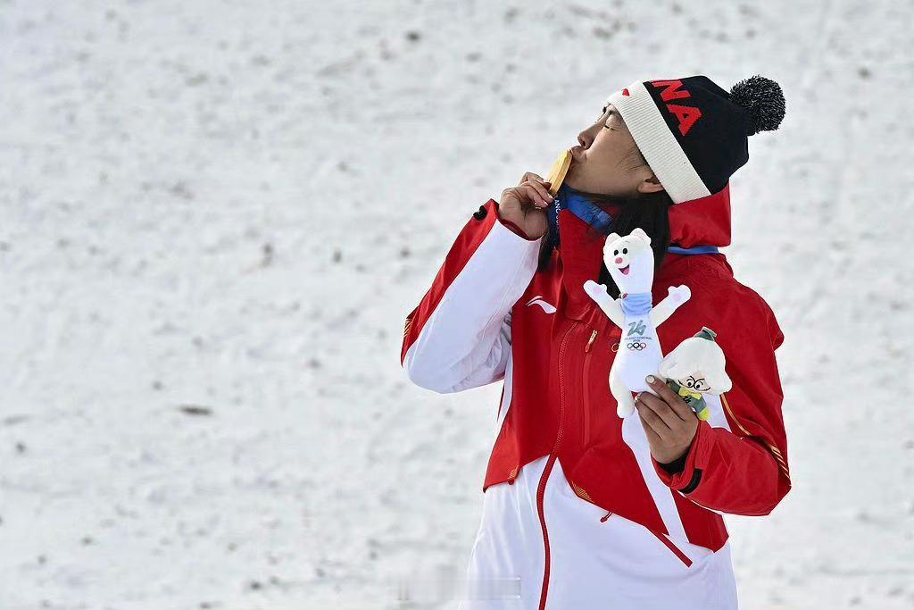 【徐梦桃回应是否参加下届冬奥会】2月18日，“还会在下一届冬奥会上看到你吗？”新