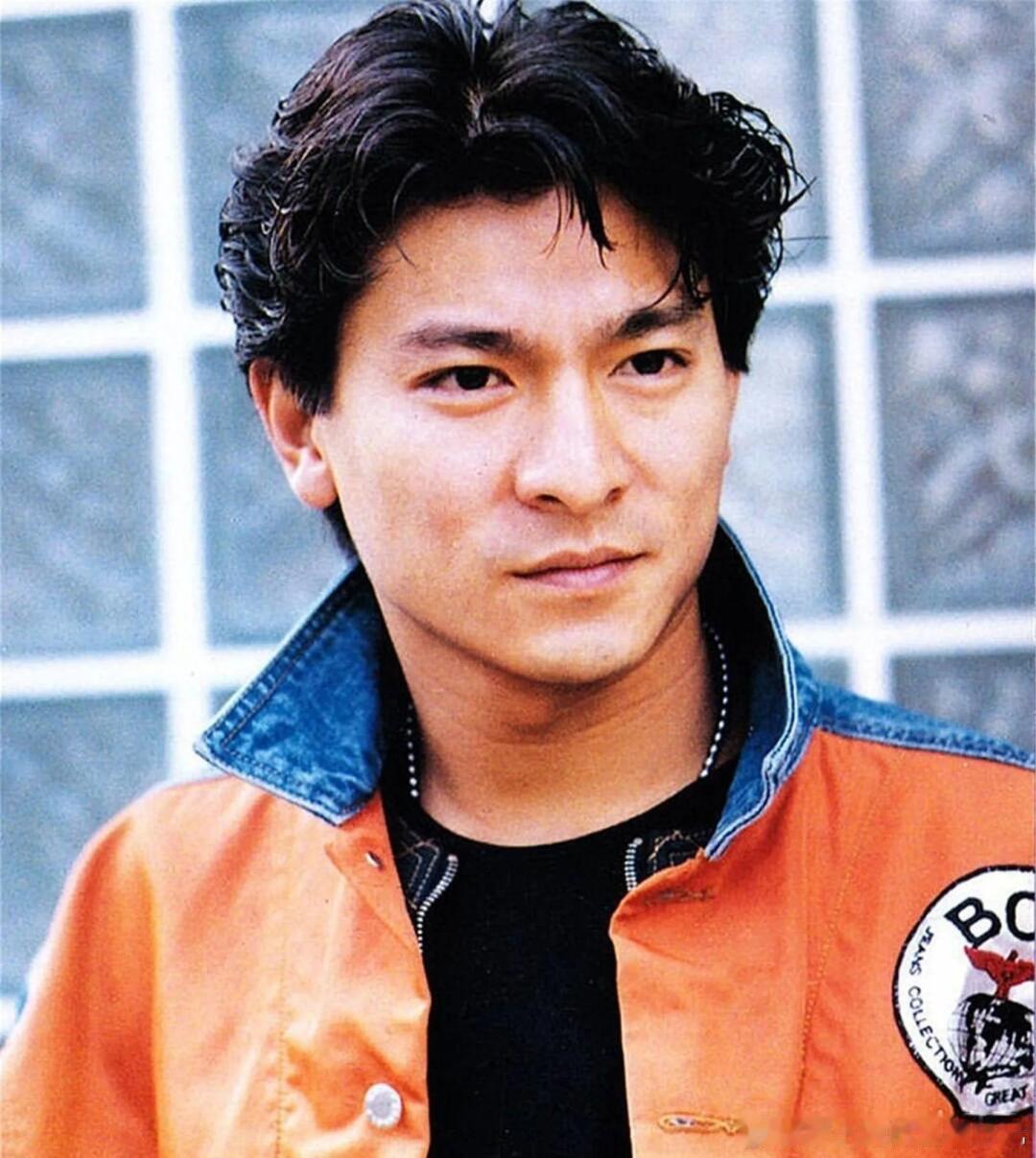 #刘德华谁不想红##非凡如一刘德华#四十年如一日，刘德华以执着和真诚诠释着每一个