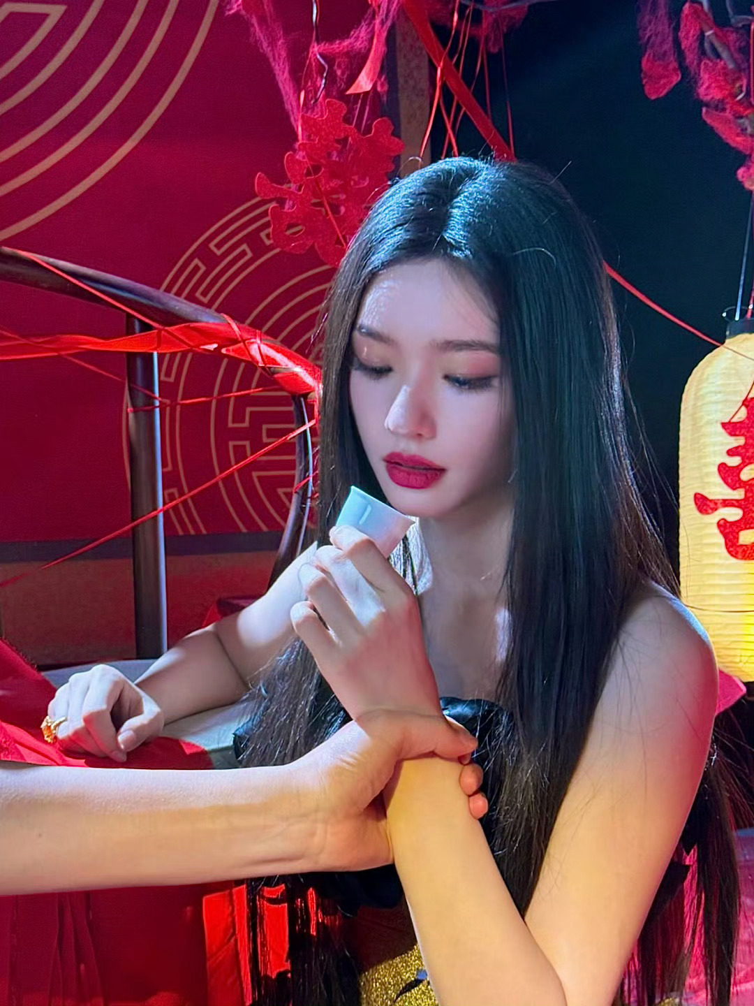 这组图好有冲击力 林允好美 一定准时收看水龙吟 今晚见啊 阿谁姑娘[打call]