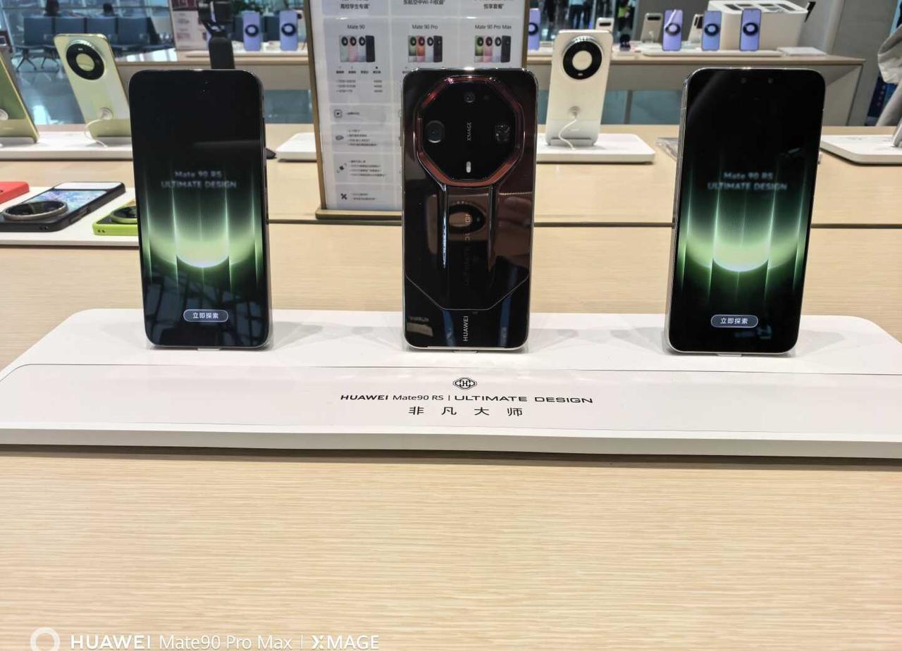 Mate90
华为新上的Mate90简直夯爆了
竟然还可以装“大炮”
现场试了试