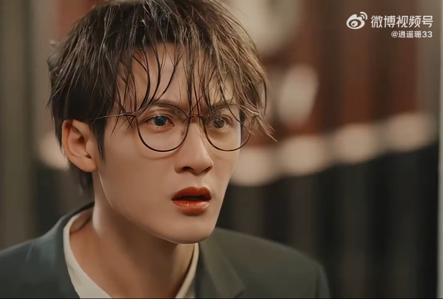 谁家告白直接变游泳比赛  苏渺一听唐奇要告白，毫不犹豫就跳进水里，唐奇哪能让她跑