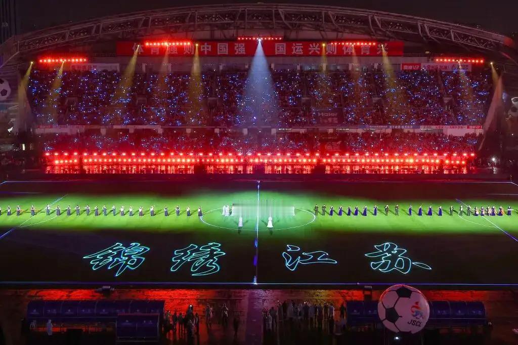 苏超新赛季火爆开幕，又是一票难求

4月11日，被誉为江苏省城市足球联赛的苏超联