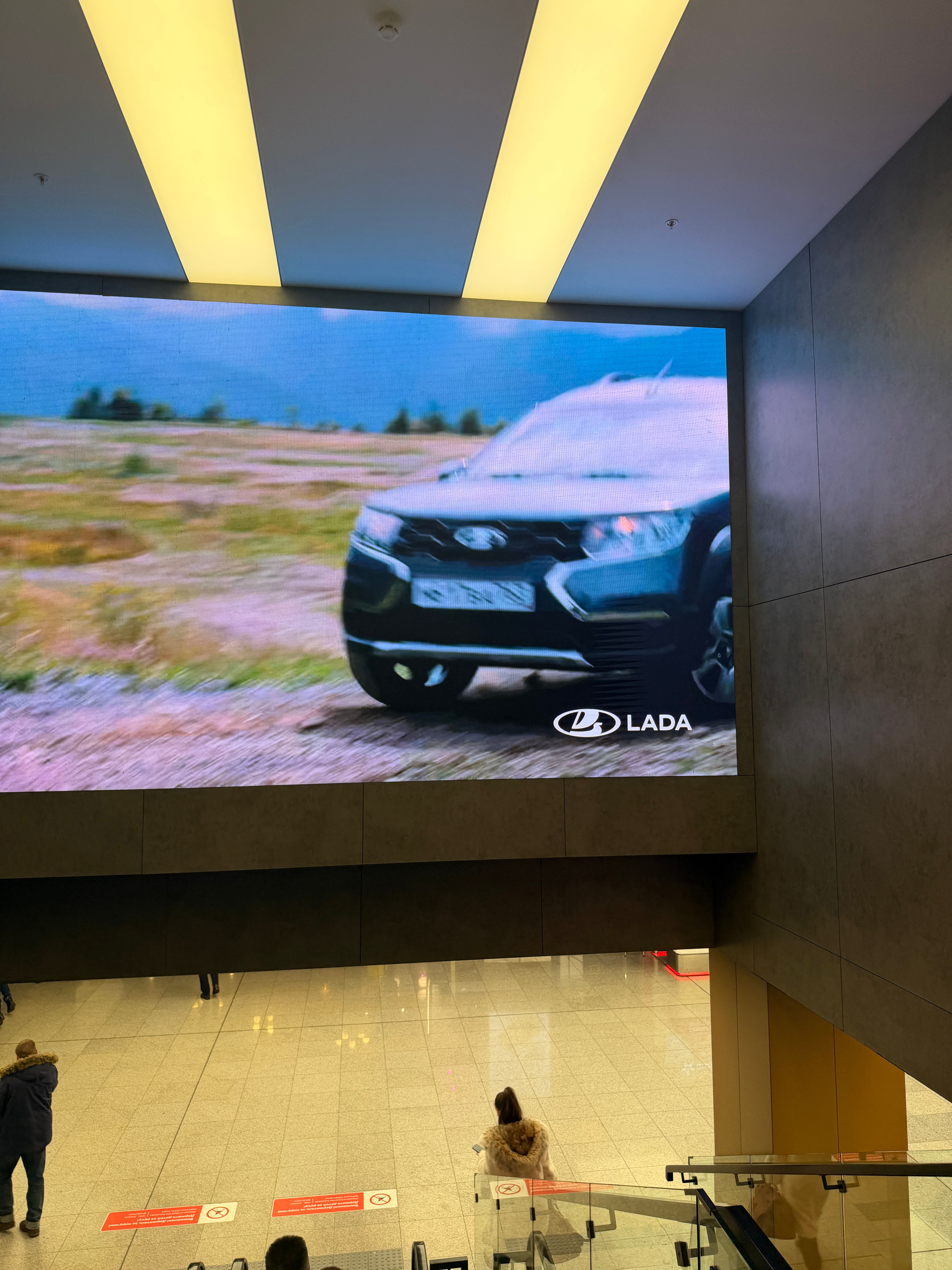 俄罗斯当地汽车品牌！LADA🚘像入门车型Granta的话，差不多6.94万人民