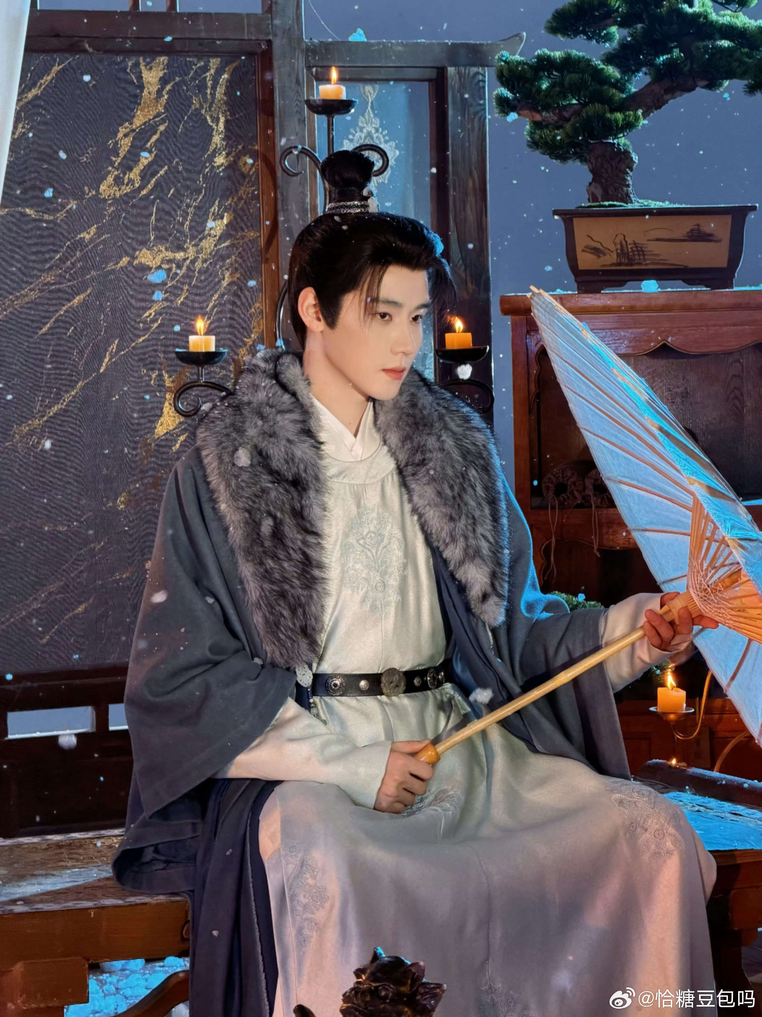 捡到了任豪李怀安的手机任豪拍了李怀安vlog打开李怀安的vlog就被圈粉了，片场