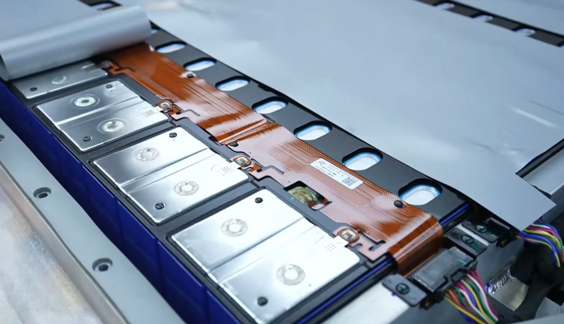 兄弟们，今天必须聊聊铂智7这波测试，中汽中心这次测试是真下狠手了。它在实验室直接